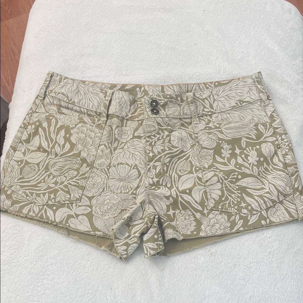 Pilcro Printed Botanical Shorts - Picture 4 of 10